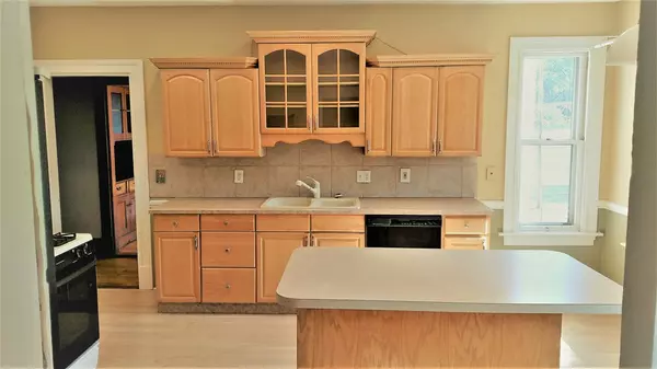 Ayer, MA 01432,7 E Main St