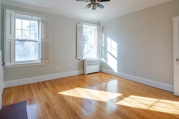 Brookline, MA 02446,137 Freeman St #2