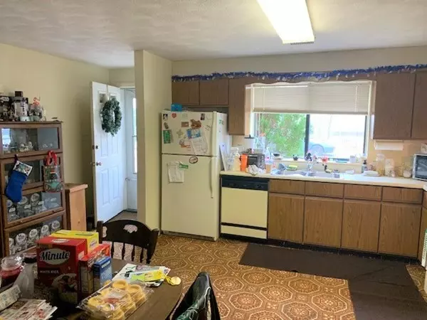 Attleboro, MA 02703,17 Bicknell St