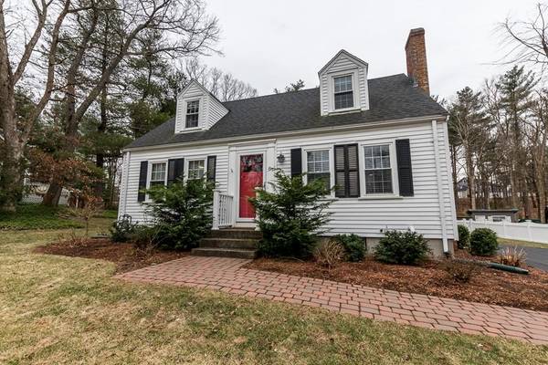 87 Edgewood Avenue, Walpole, MA 02081