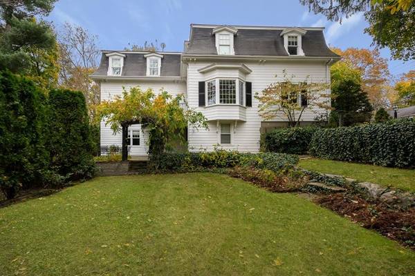 289 Walnut St, Wellesley, MA 02481