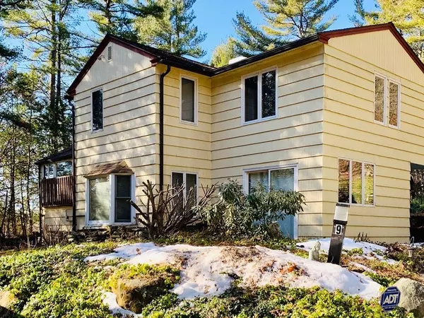 9 Jones Rd, Pelham, MA 01002