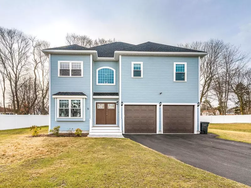 5 Zepaj Ln, Lynnfield, MA 01940