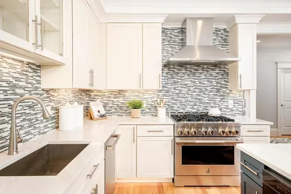 Newton, MA 02460,336 Newtonville Ave #3