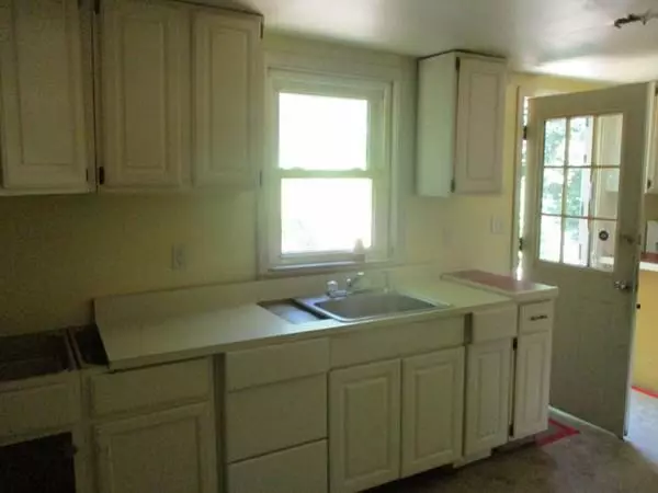 Spencer, MA 01562,16 Highland St