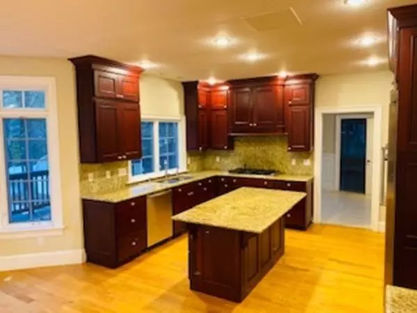 Newton, MA 02459,384 Dudley Rd