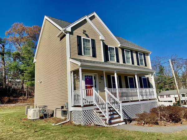 70 Hearthstone Ln, Dracut, MA 01826