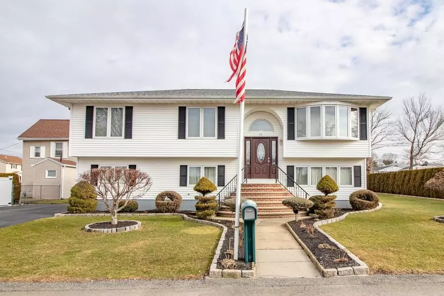 24 Napoleon St, Fall River, MA 02721