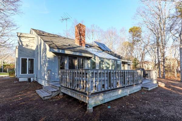 48 Sassafras Lane, Falmouth, MA 02556