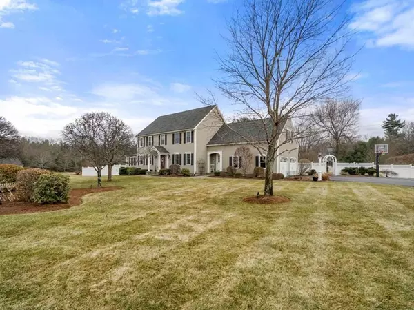 10 Jamie Ln, Hopkinton, MA 01748