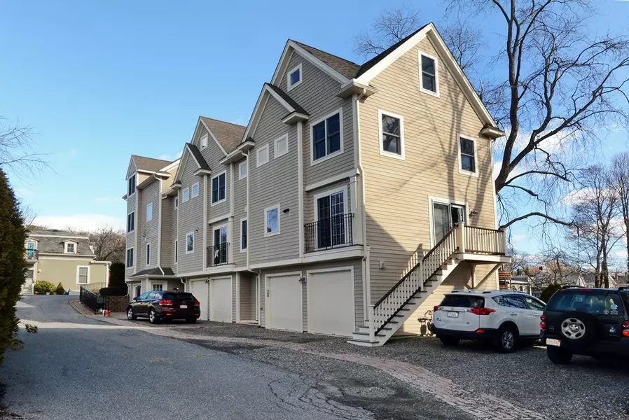 100 Central St #6, Ipswich, MA 01938