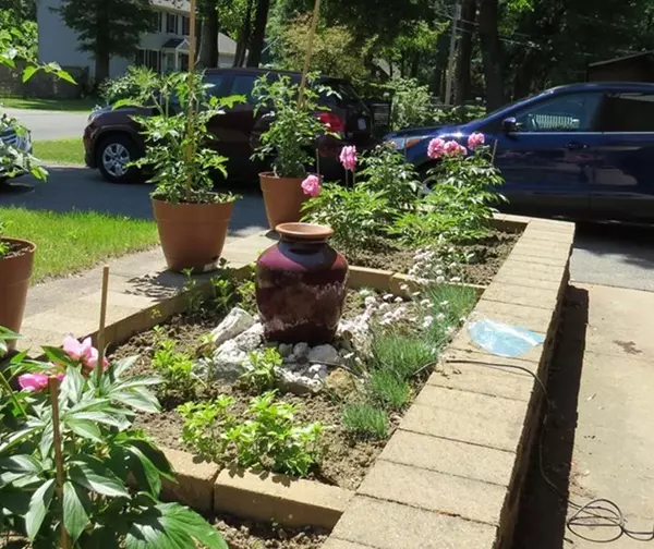 Agawam, MA 01001,12 Cosgrove Ave