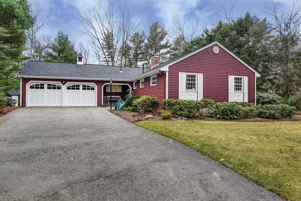 9 Crest Dr, Dover, MA 02030