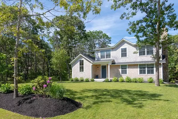 8 Vickers St, Edgartown, MA 02539