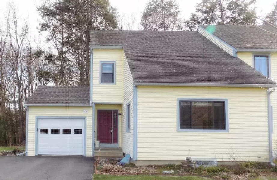 4 Duncan Dr #A, Deerfield, MA 01373