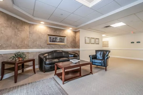 Clinton, MA 01510,2310 Briarwood Village #2310