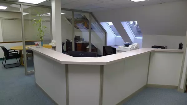 East Longmeadow, MA 01028,180 Denslow Rd #8