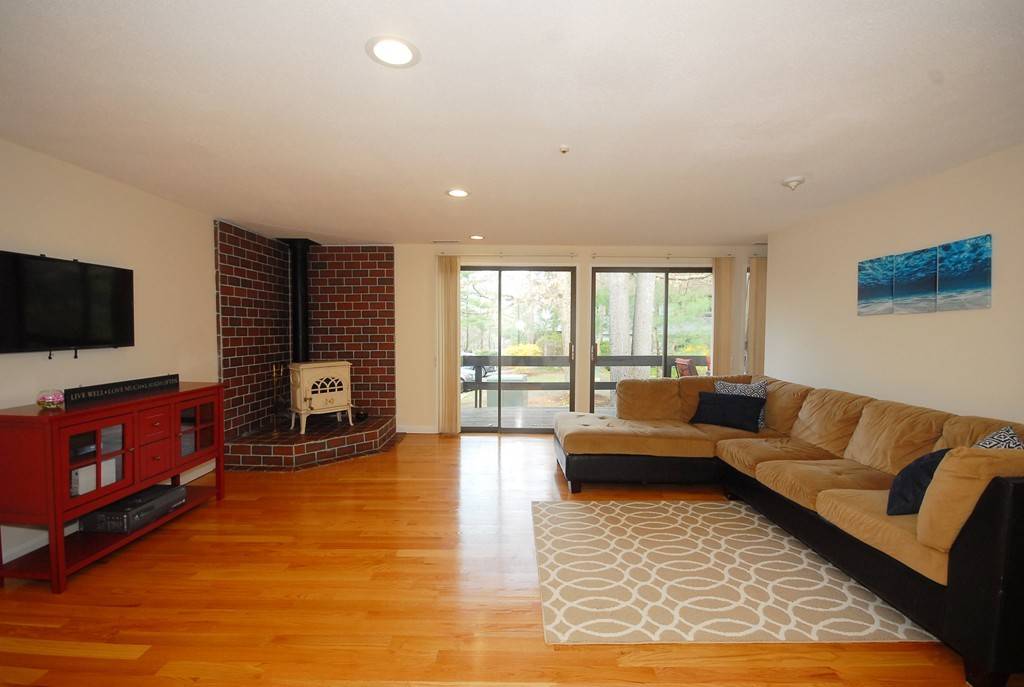 Acton, MA 01718,240 Old Beaverbrook #152