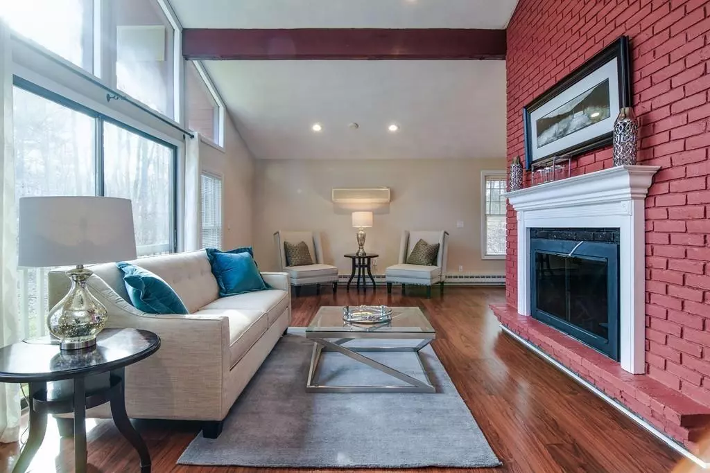 Ashland, MA 01721,44 Valley Rd