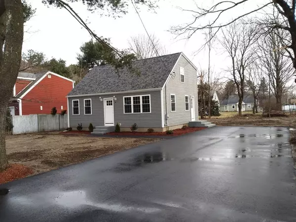 4 Cross St, Plainville, MA 02762