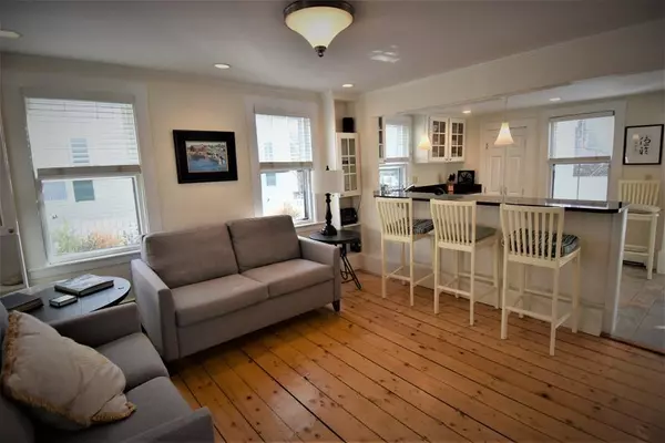 Marblehead, MA 01945,13 Waldron St