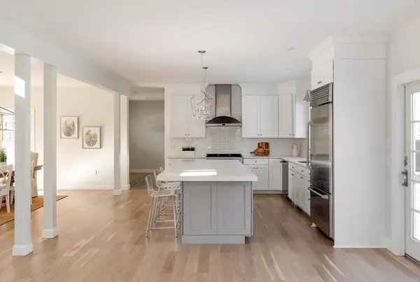 Cohasset, MA 02025,72 Elm Street