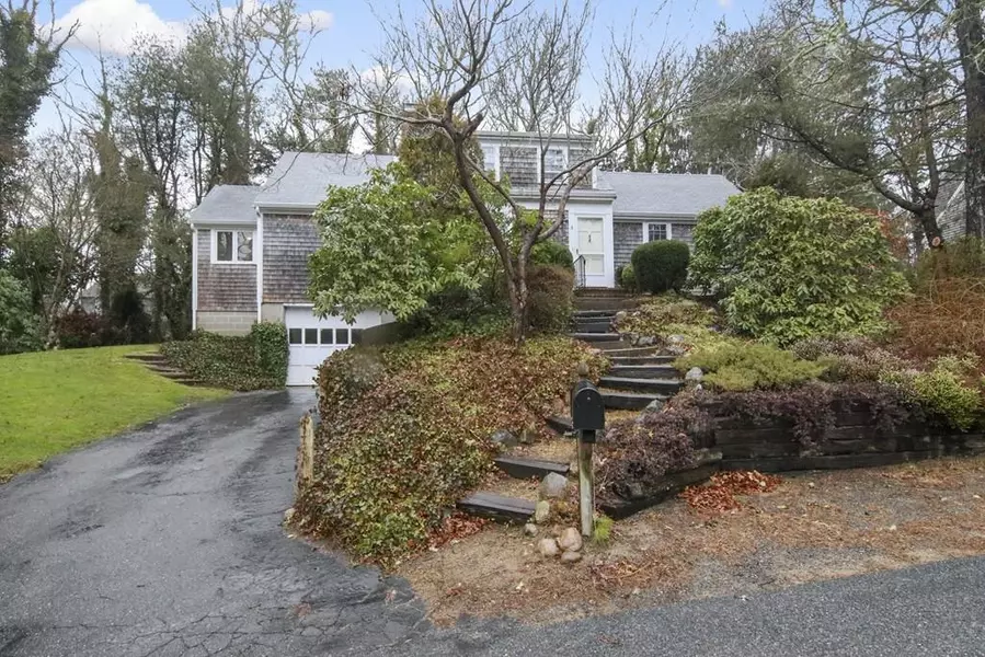 8 Larkin Lane, Harwich, MA 02645