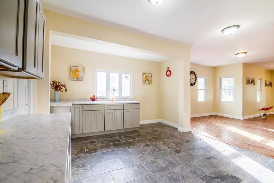 71 Yale St, Springfield, MA 01109