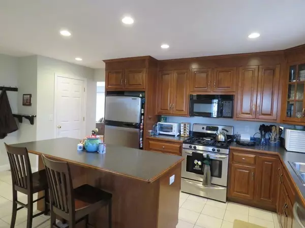 North Attleboro, MA 02763,253 Commonwealth Ave