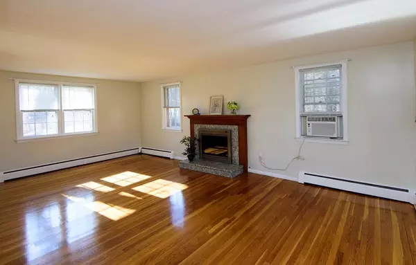 Acton, MA 01720,28 Newtown Road