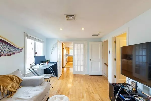 Yarmouth, MA 02673,80 Mattakese #9