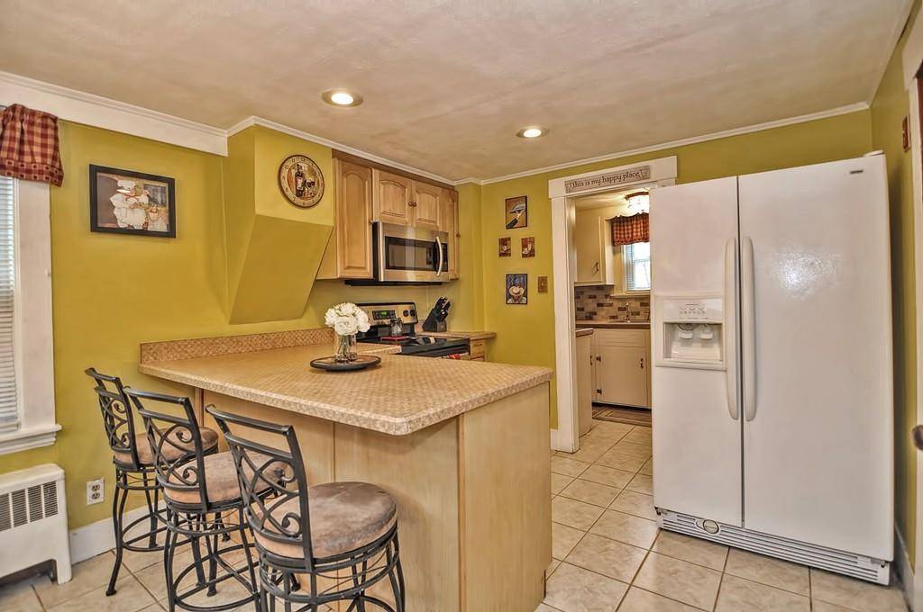Mendon, MA 01756,9 Maple Street