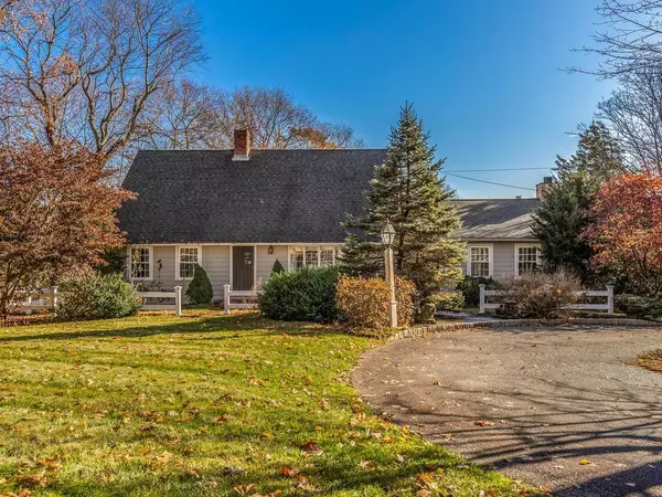 125 School Street, Hamilton, MA 01982