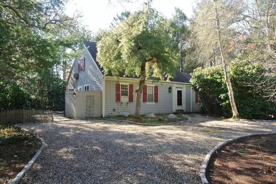 3 Halyard Cir, Mashpee, MA 02649