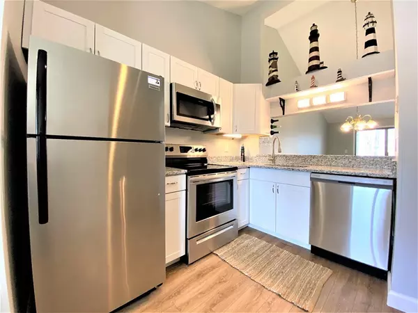 Brewster, MA 02631,214 Eaton Ln #214