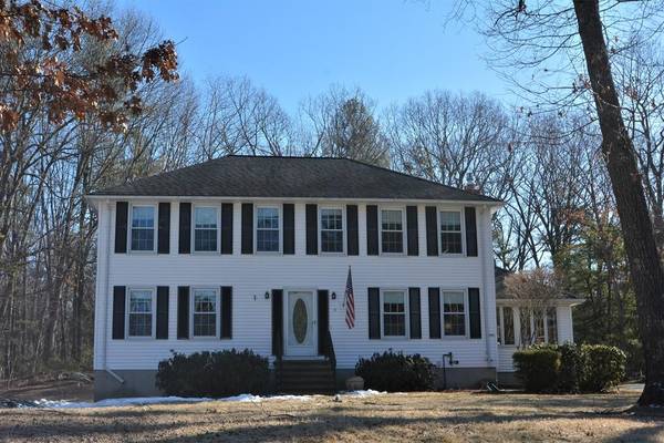 9 Colonial Drive, Dracut, MA 01826