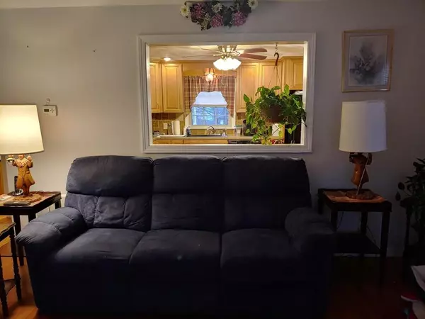 Agawam, MA 01001,35 Colonial Avneue