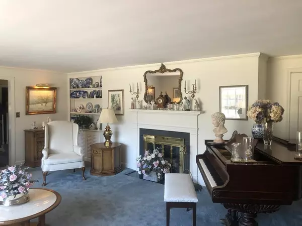 Southbridge, MA 01550,105 Country Club Pl