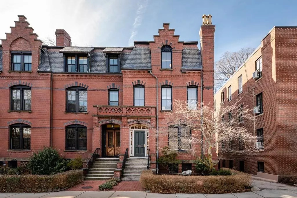 Brookline, MA 02446,19 Monmouth Ct