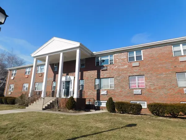 19 Regency Park Dr #19, Agawam, MA 01001