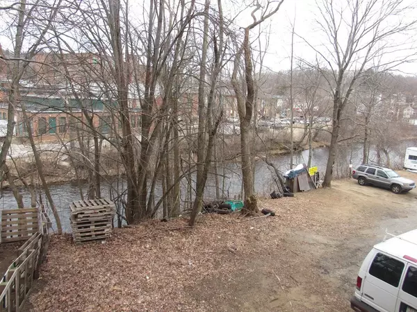 Southbridge, MA 01550,494 Hamilton St