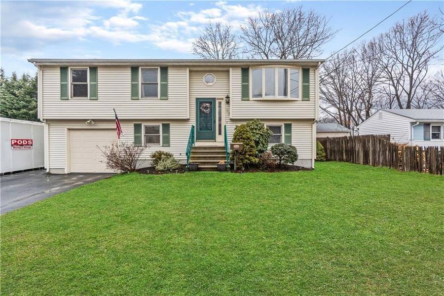 105 Rome Ave, Warwick, RI 02886