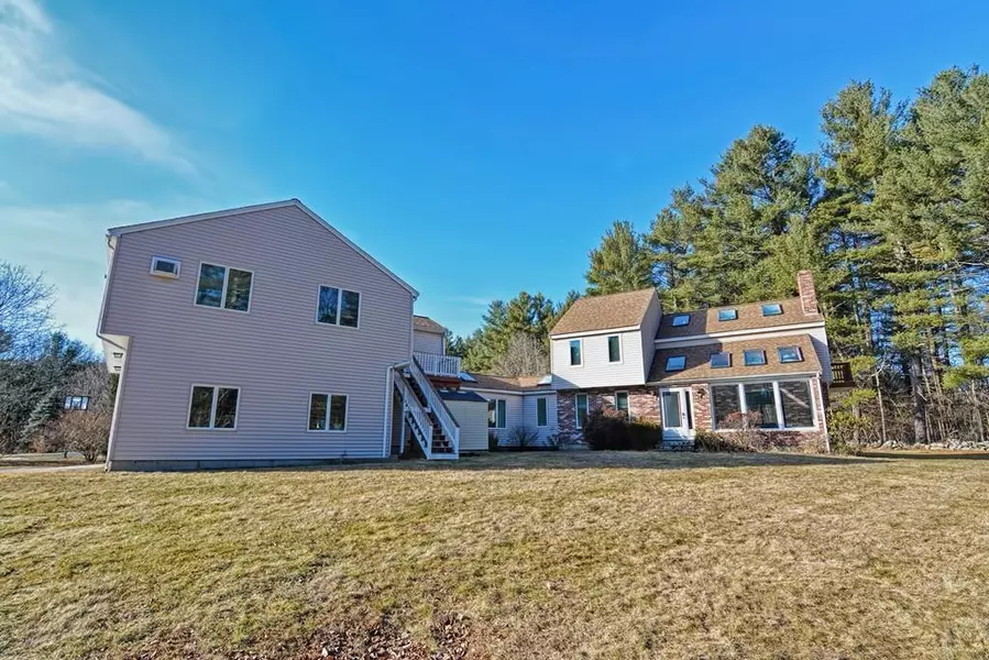 4 Sterling Ln, Westford, MA 01886