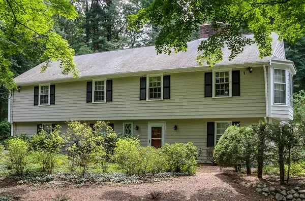 8 Hickory Hill Rd, Wayland, MA 01778