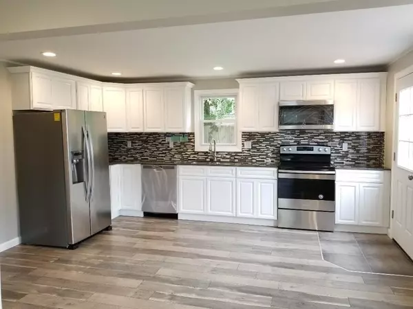 Agawam, MA 01001,44 Royal St