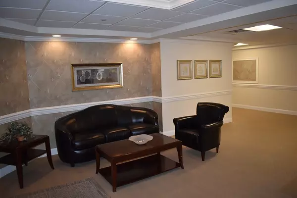 Clinton, MA 01510,2306 Briarwood Village #2306