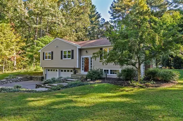 33 Moore Rd, Wayland, MA 01778