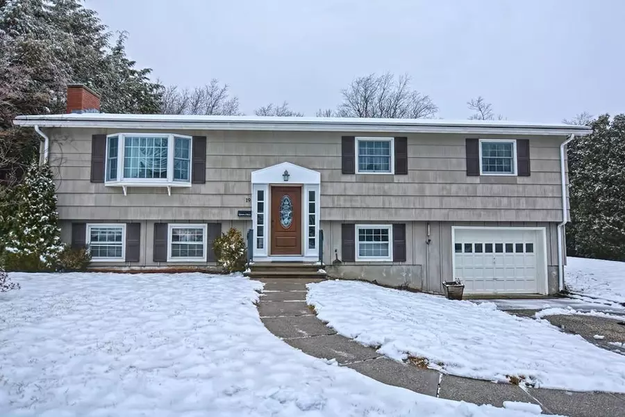 19 Burtenmar Circle, Paxton, MA 01612