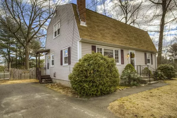 8 Field St, Southwick, MA 01077