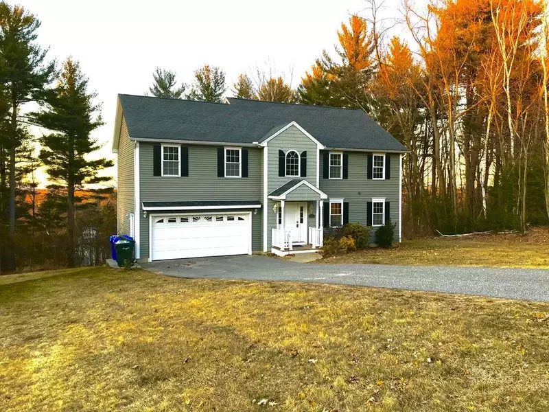 30 Signal Hill Cir, Springfield, MA 01118